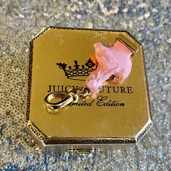 Juicy Marie Antoinette pink bust statue charm - Picture 11 of 13